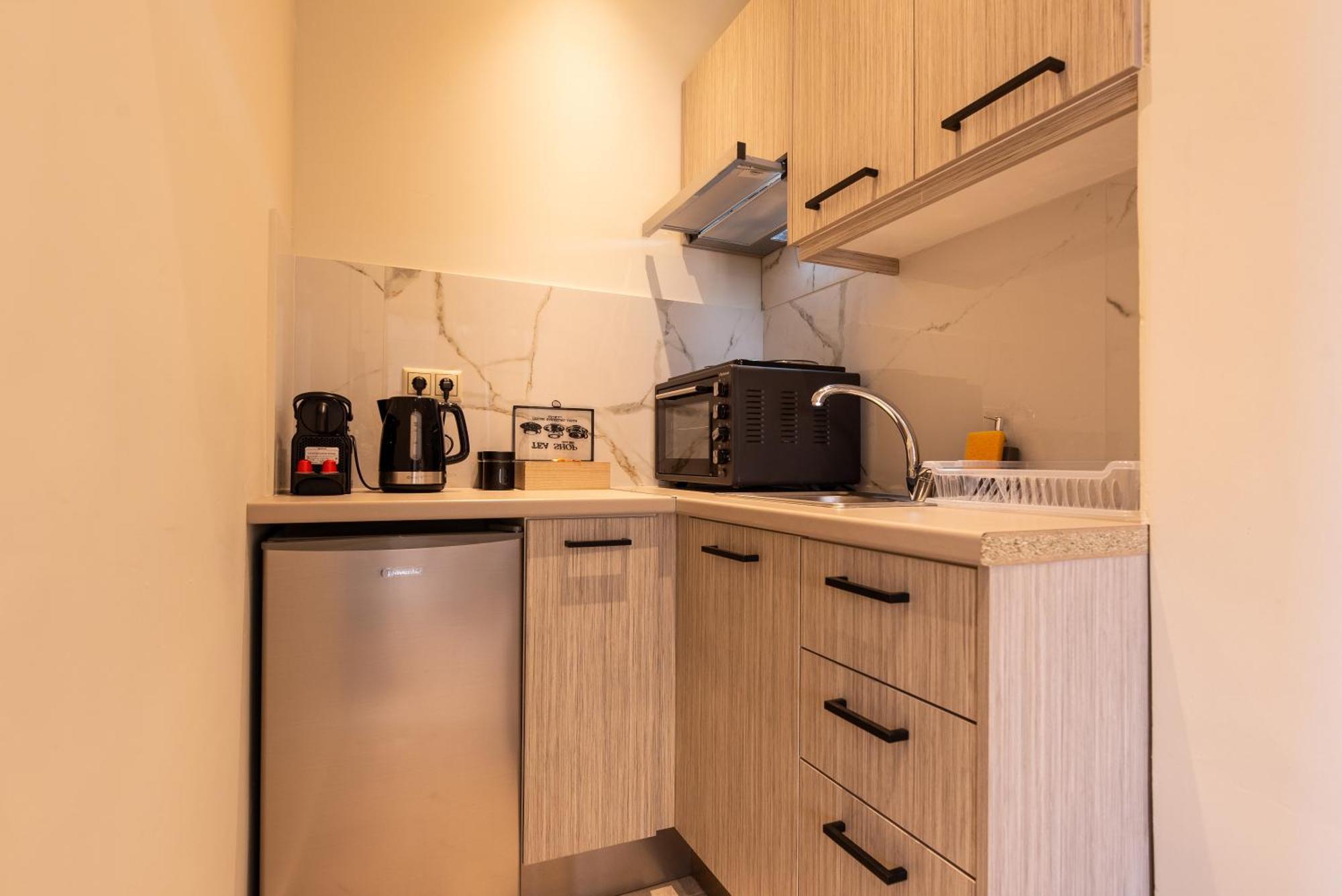 Demi'S Apartments Near Athen'S Airport Artemida  Zewnętrze zdjęcie