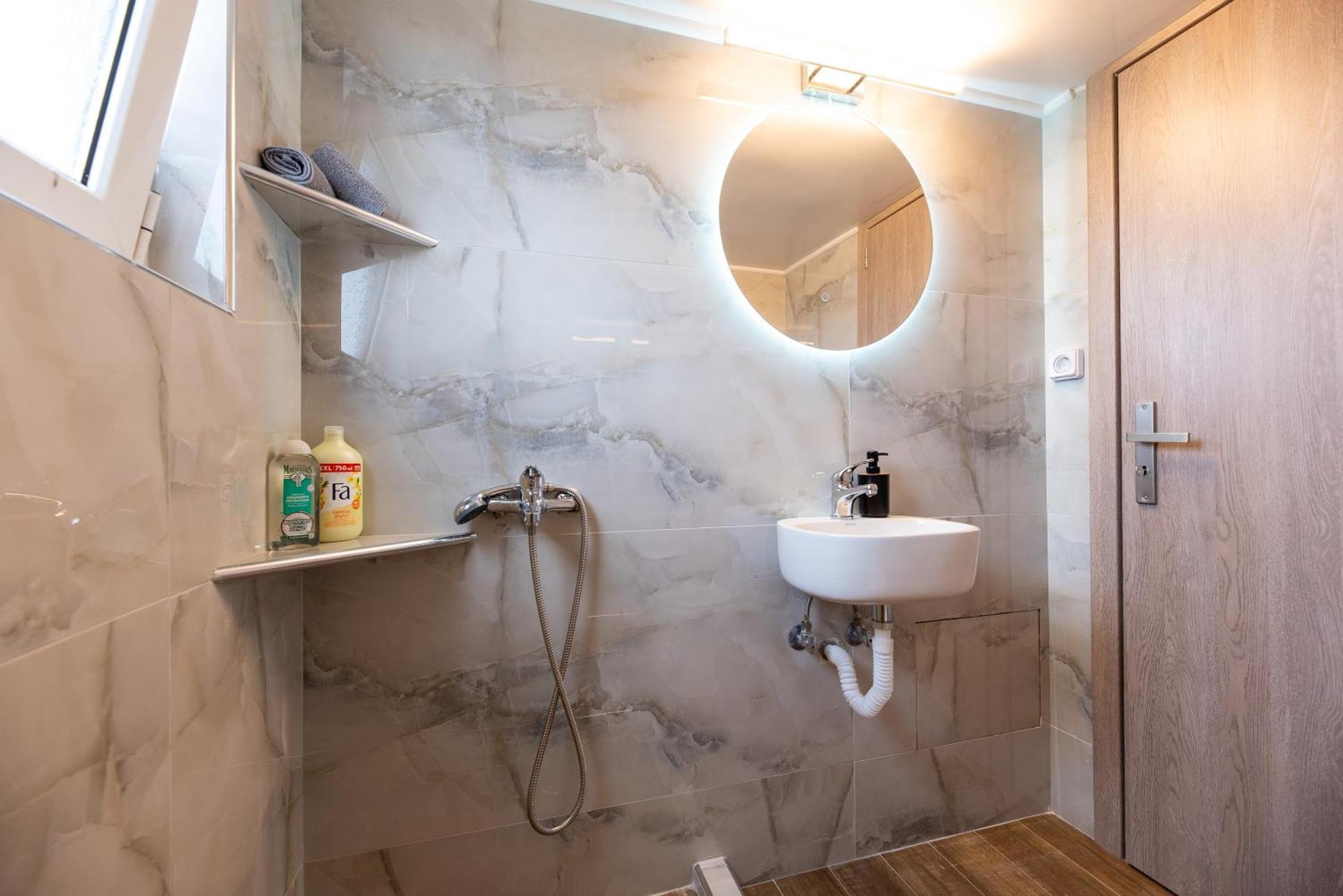 Demi'S Apartments Near Athen'S Airport Artemida  Zewnętrze zdjęcie